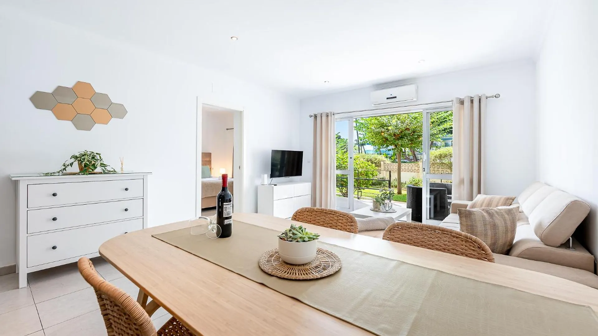 Benalmadena Puerto Marina Vacation Apartment 1 Minute From The Beach