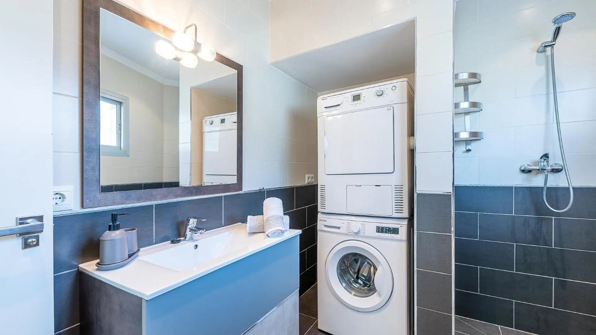 Benalmadena Puerto Marina Vacation Apartment 1 Minute From The Beach