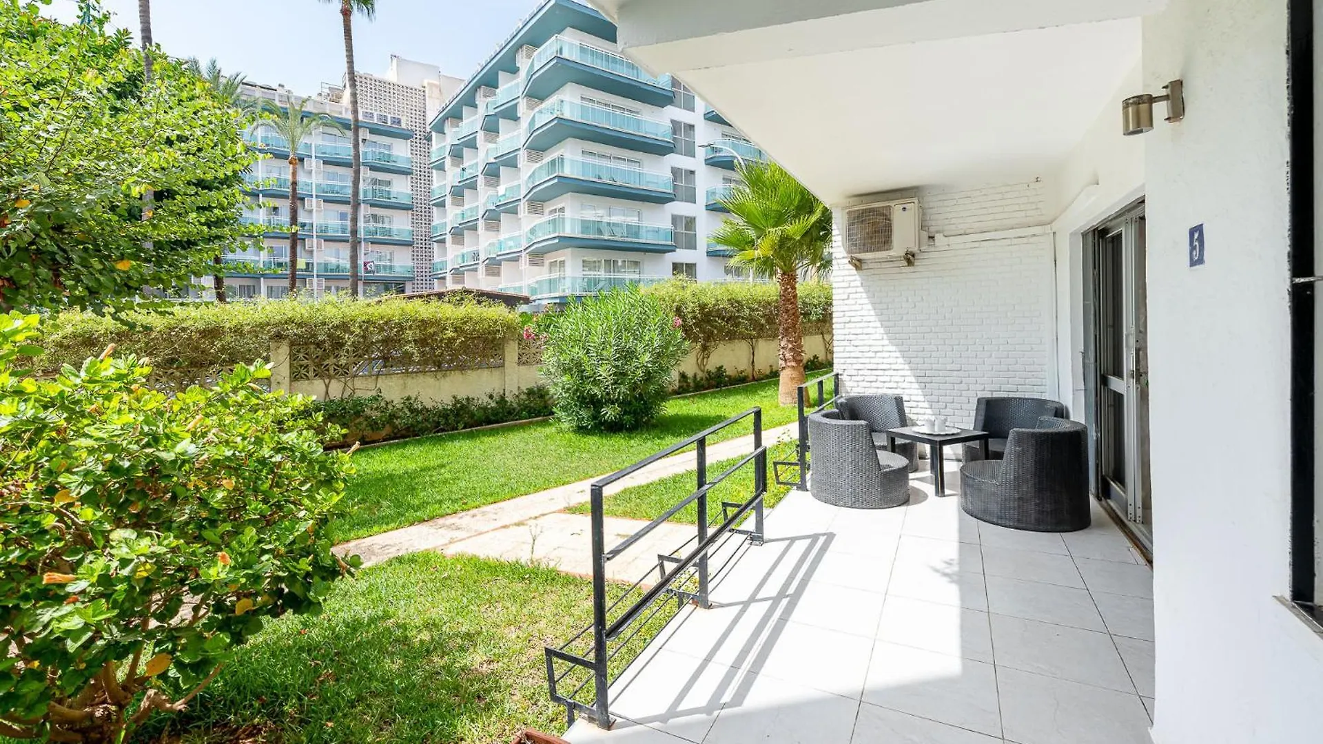 Benalmadena Puerto Marina Vacation Apartment 1 Minute From The Beach