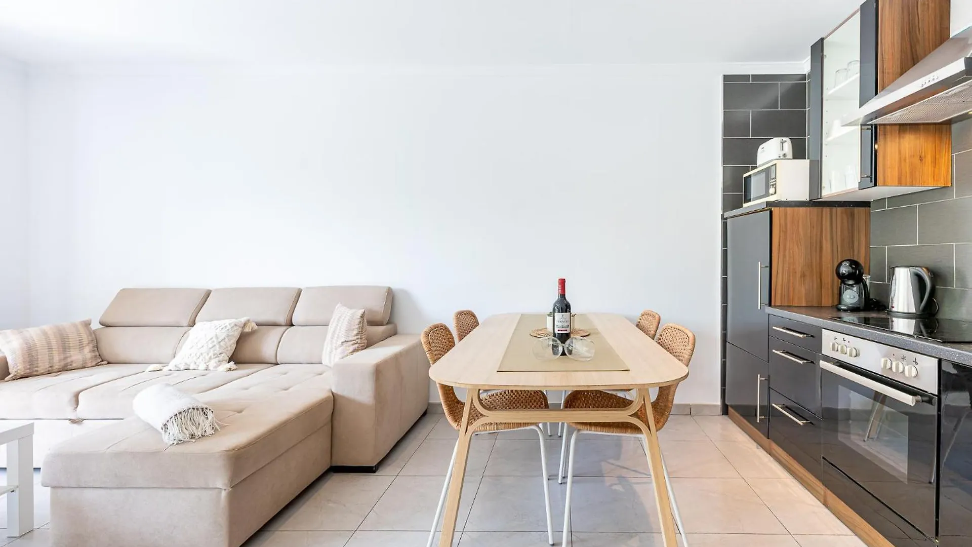 Benalmadena Puerto Marina Vacation Apartment 1 Minute From The Beach