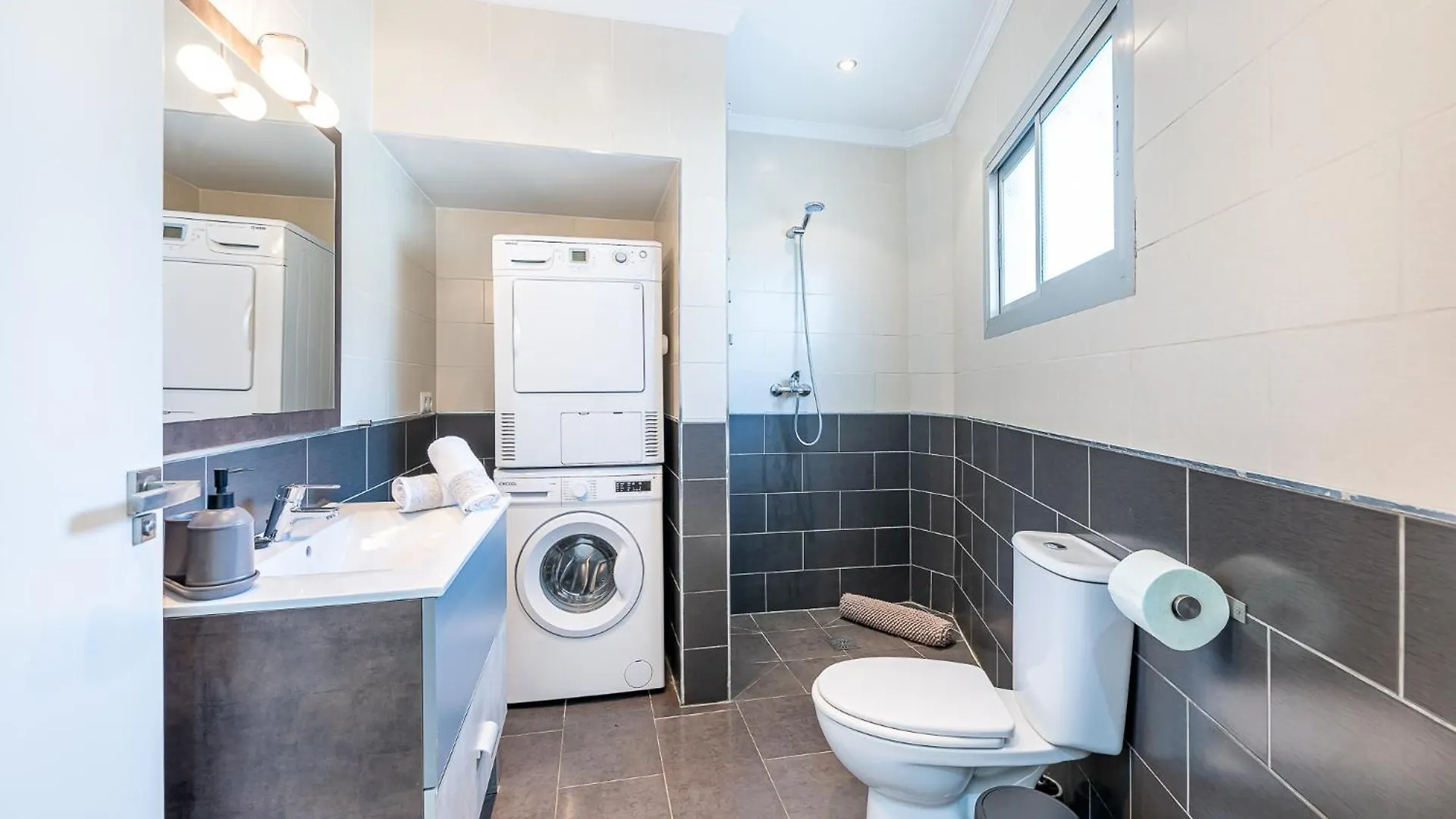 Benalmadena Puerto Marina Vacation Apartment 1 Minute From The Beach