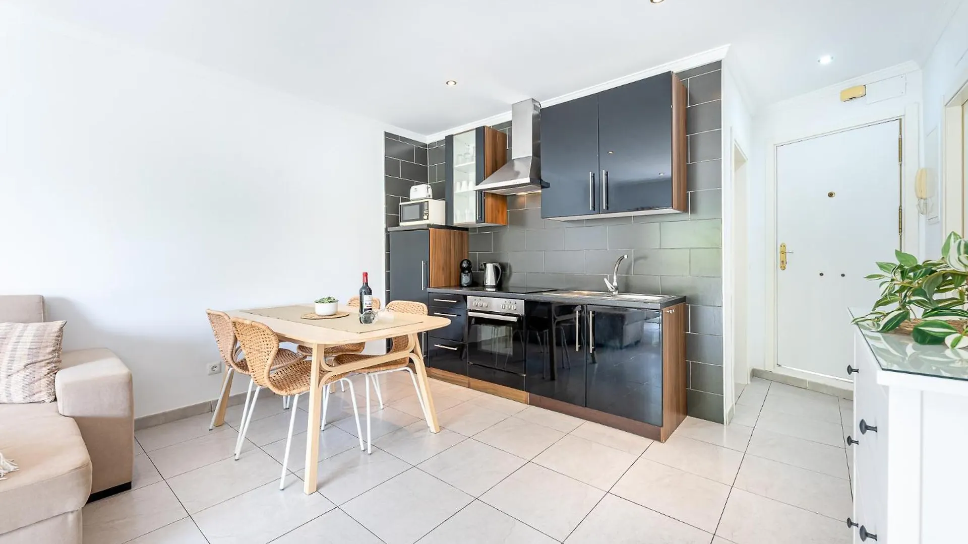 Benalmadena Puerto Marina Vacation Apartment 1 Minute From The Beach