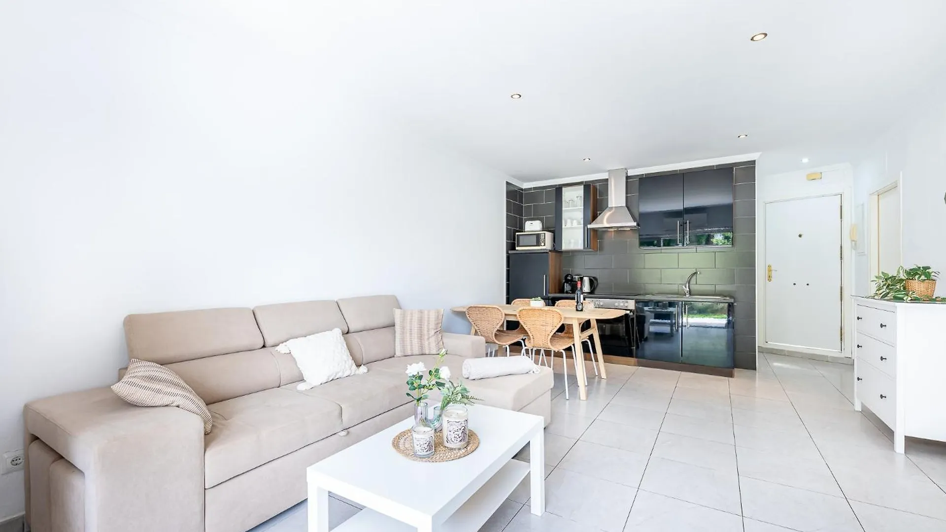 Benalmadena Puerto Marina Vacation Apartment 1 Minute From The Beach Spain