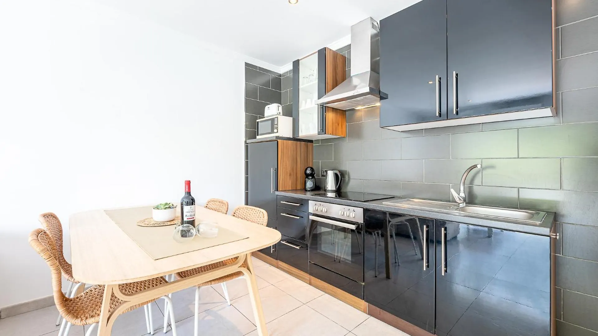 Benalmadena Puerto Marina Vacation Apartment 1 Minute From The Beach Spain