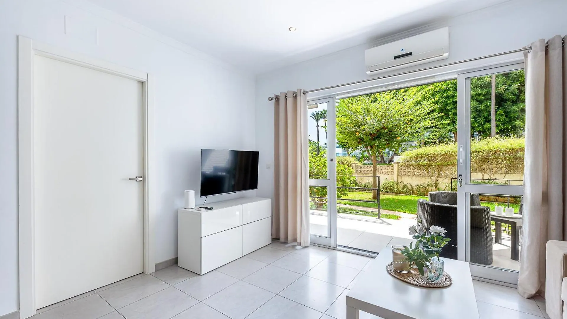 Benalmadena Puerto Marina Vacation Apartment 1 Minute From The Beach